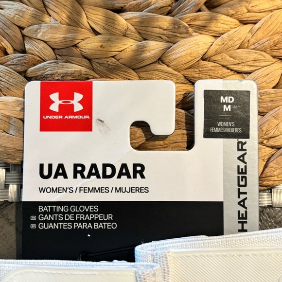 Womens NWT Under Armour Women’s UA Radar Batting Gloves White Size Medium - Picture 3 of 4